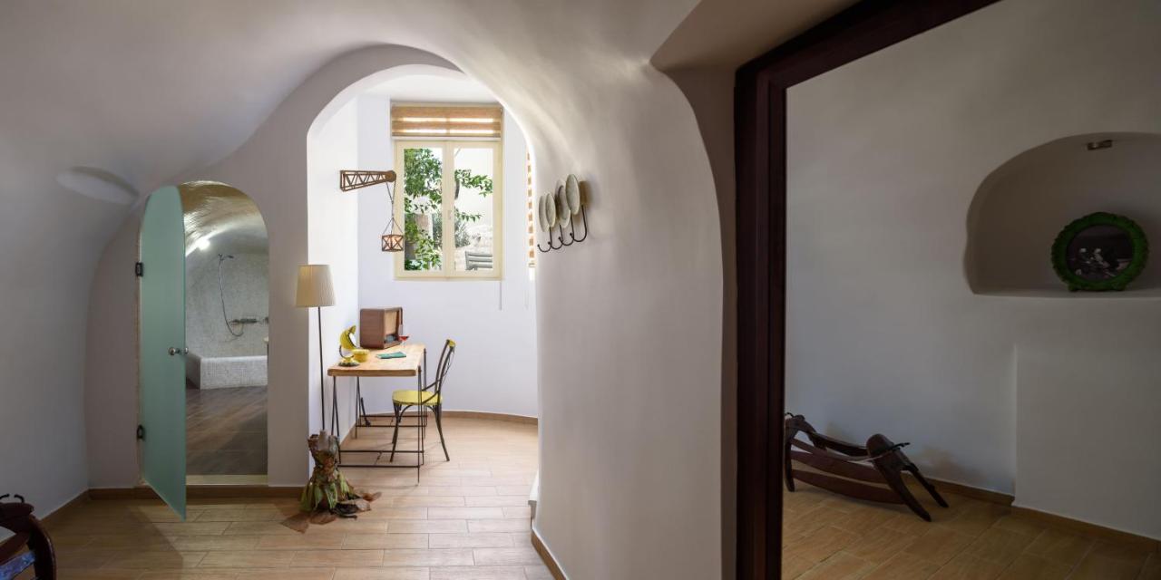 Suite Home Santorini Фира Екстериор снимка