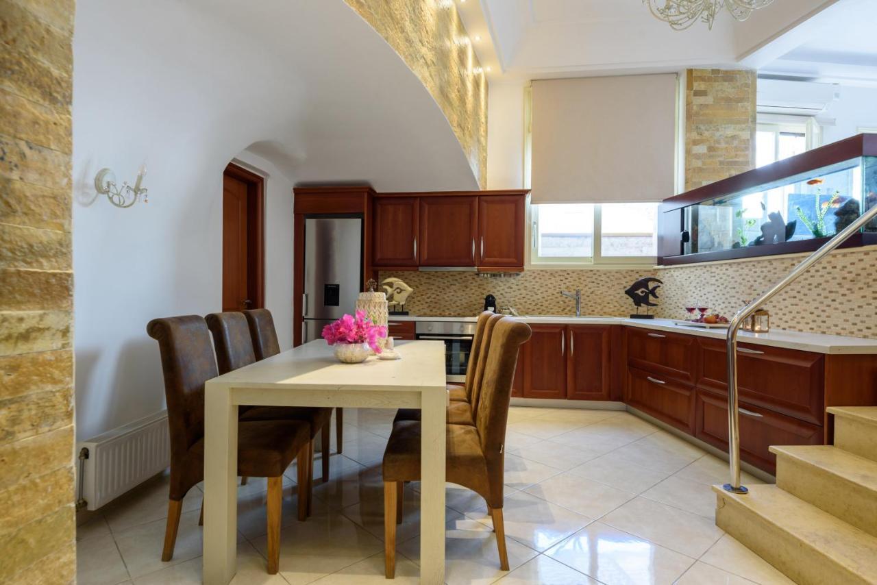 Suite Home Santorini Фира Екстериор снимка